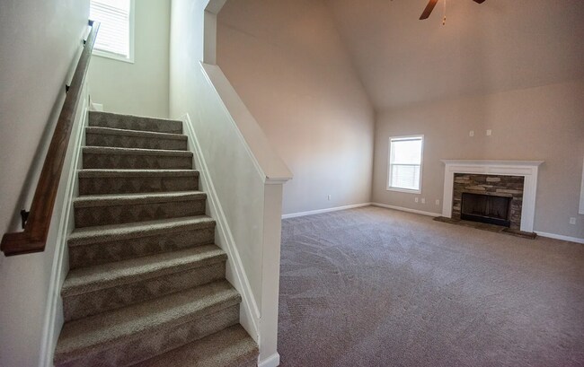 Building Photo - 1 Sweetwater Park Ct