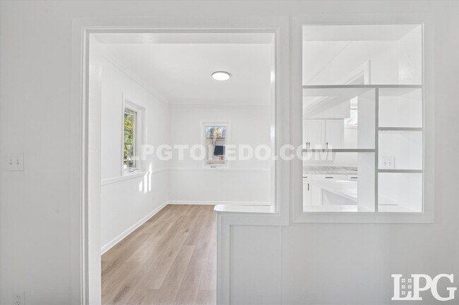 Building Photo - 4013 Caroline Ave