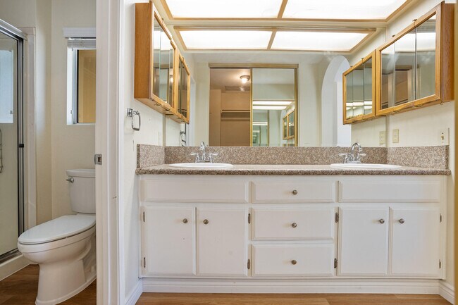 Building Photo - 44210 Mariposa Ct