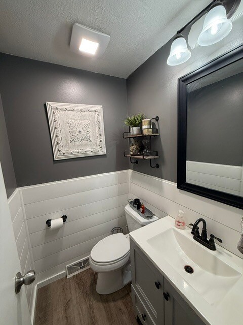 bathroom main floor - 5315 w 103rd pl