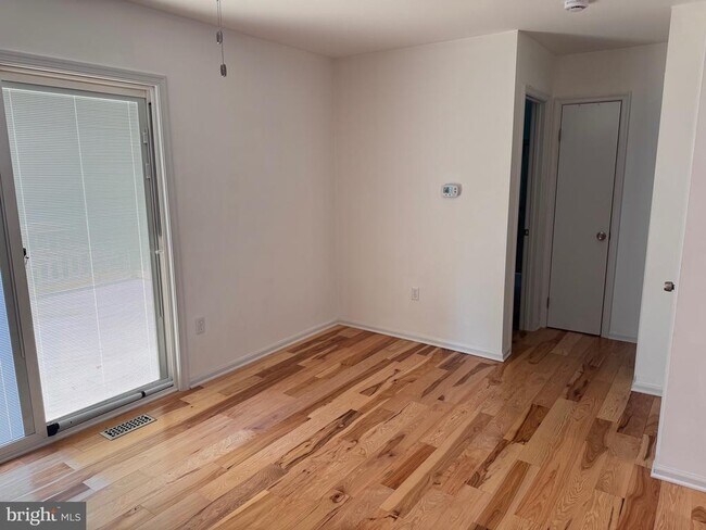 Building Photo - 33178 Woodland Ct N