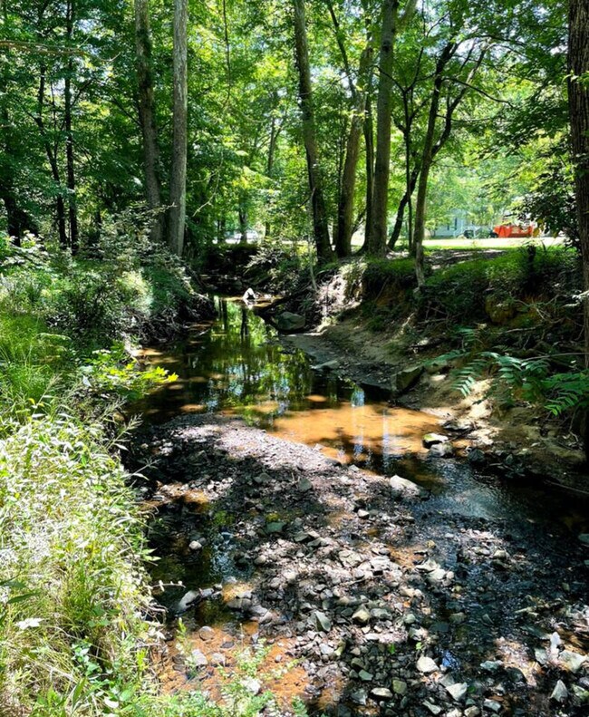 Building Photo - 603 Rock Creek Rd