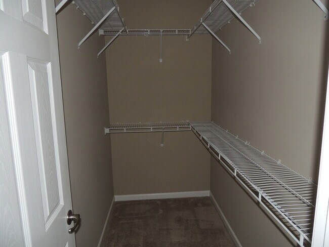 Building Photo - Stunning 3-Bed, 2-Bath Townhouse in West Knoxville