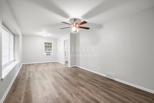 Building Photo - 1381 Laudeen Dr