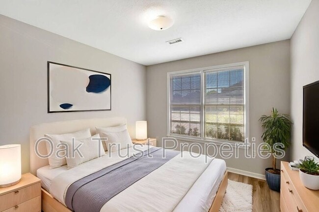 Building Photo - 4428 N Shirley Dr