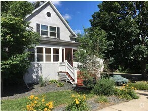 Building Photo - Awesome 5 br close to the U of MN!