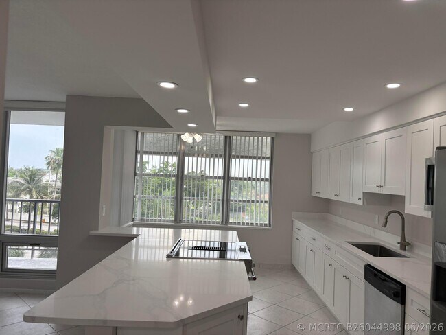 Building Photo - 4280 Galt Ocean Dr