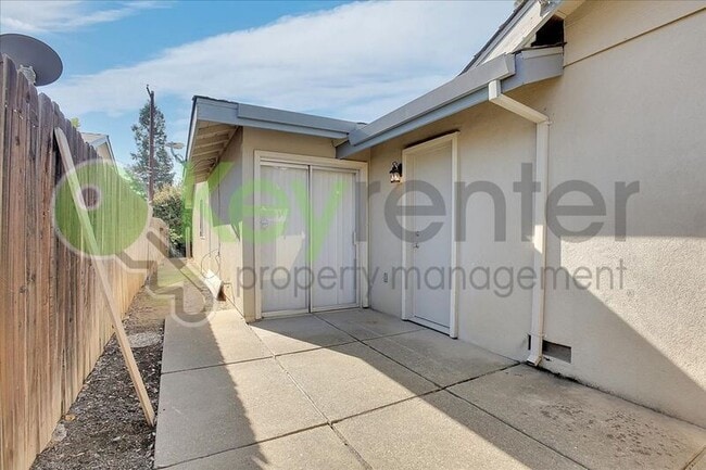 Building Photo - 5636 Clark Ave