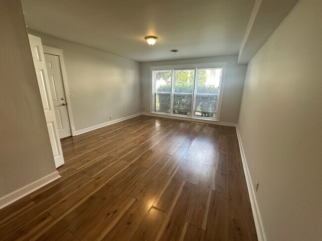 Building Photo - 246 White Bridge Pike