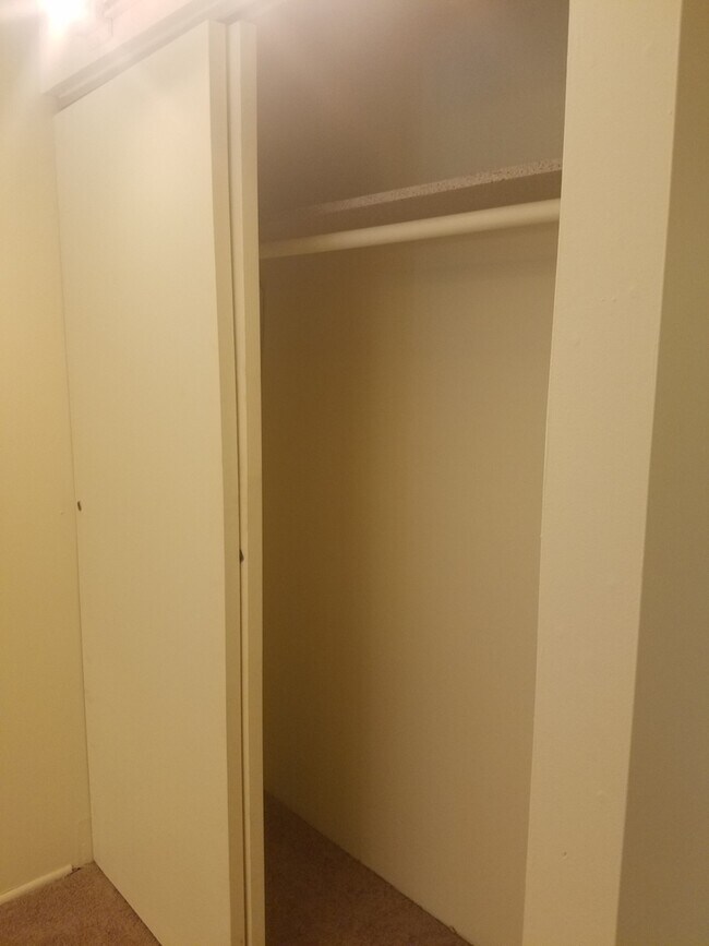 Building Photo - Single Family Home within walking distance to Quinnipiac