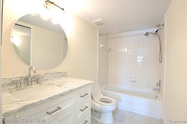 Building Photo - 1944 Klingensmith Rd