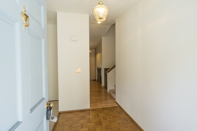 Building Photo - 16708 SE 40th Pl
