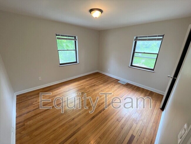 Building Photo - 2854 Allview Cir