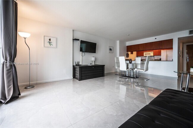 Building Photo - 1200 Brickell Bay Dr