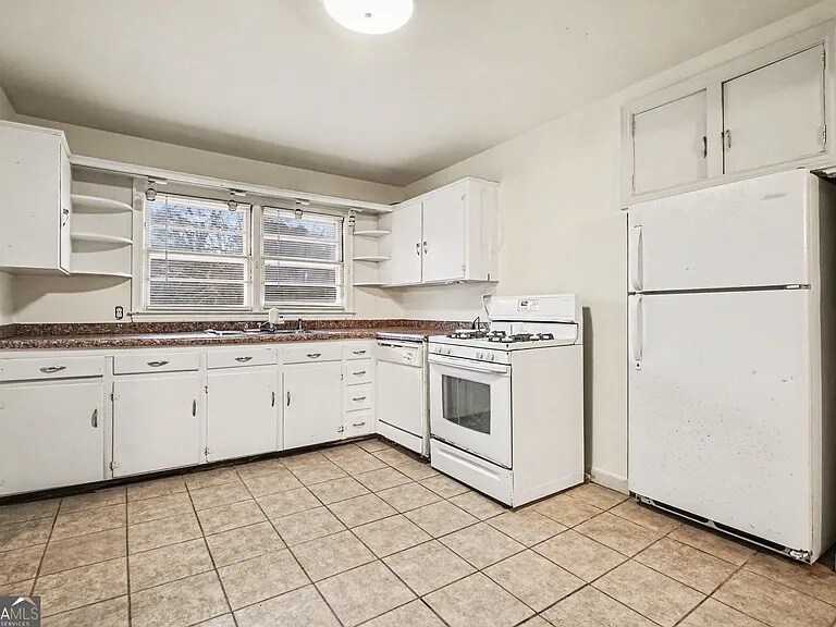 Building Photo - 4568 Austell Powder Springs Rd