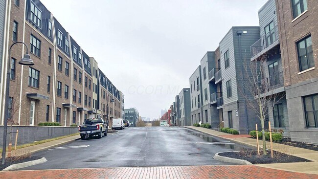 Building Photo - 1020 Lusso Ave