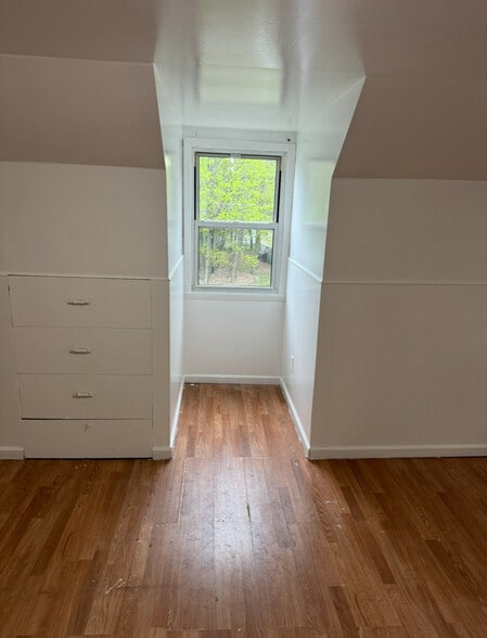 Building Photo - 3 Thomas St