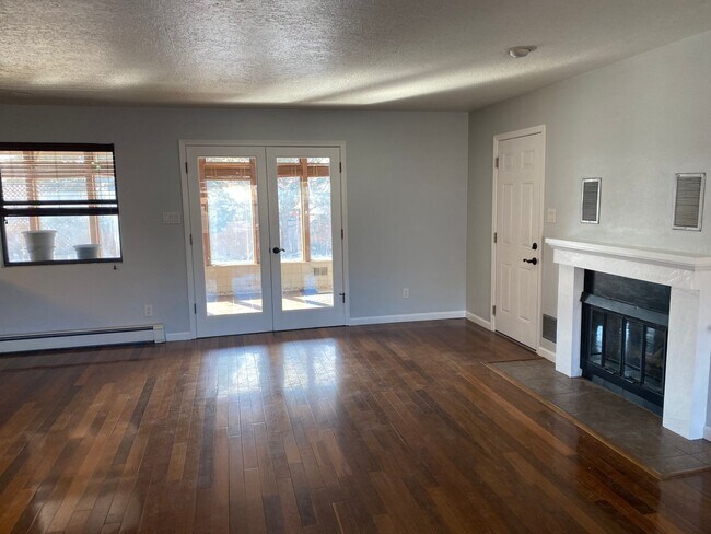 Building Photo - 2523 Claremont Ct NE