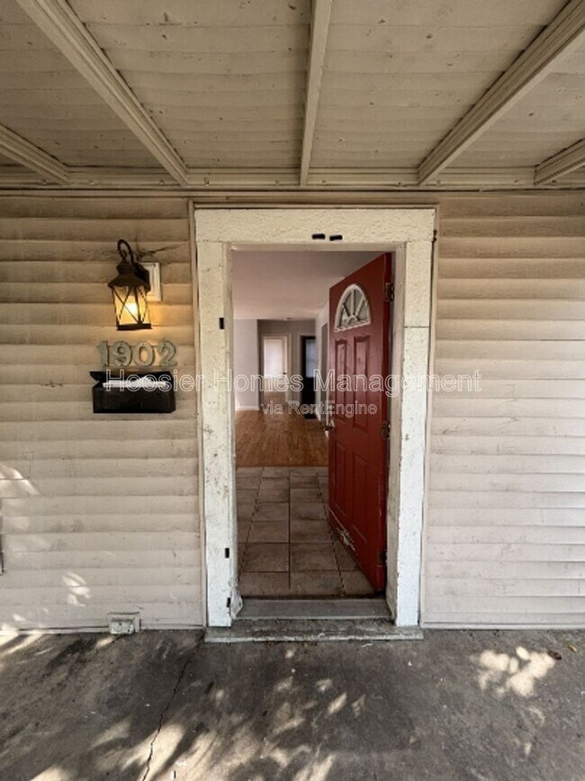 Building Photo - 1902 E 35th St