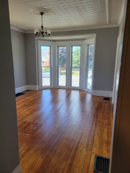 Primary Photo - 427 Hanover St