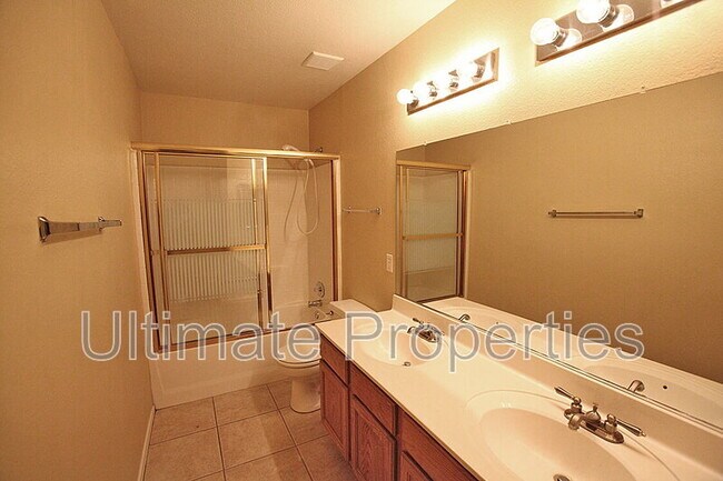 Building Photo - 1414 W Villa Maria Dr