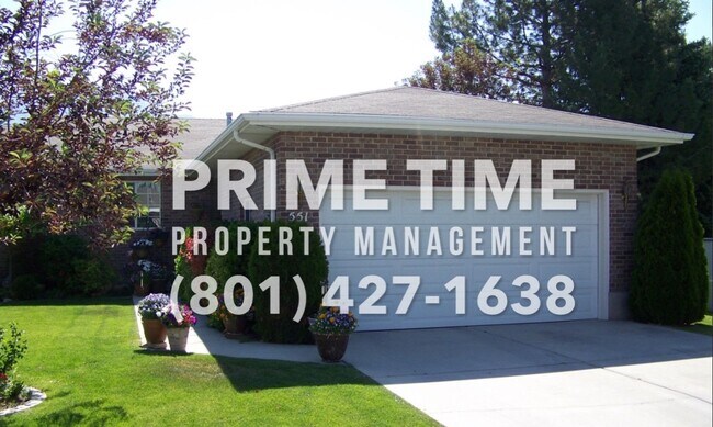 Primary Photo - Lovely twinhome for rent.