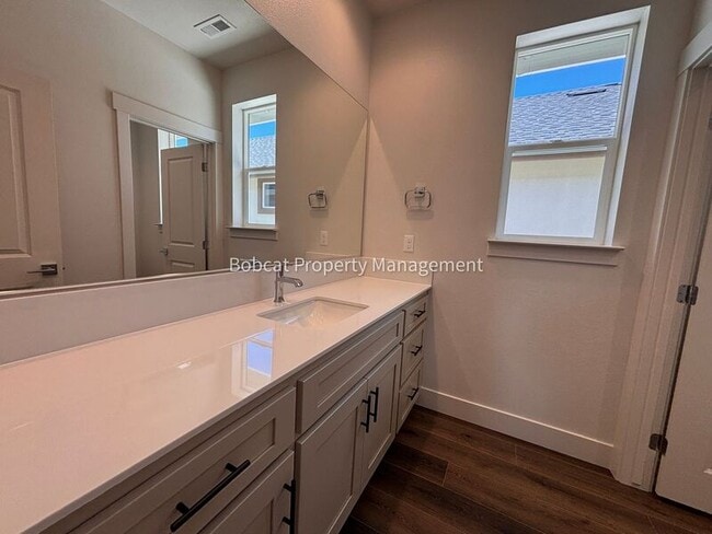 Building Photo - 1112 Little Ln