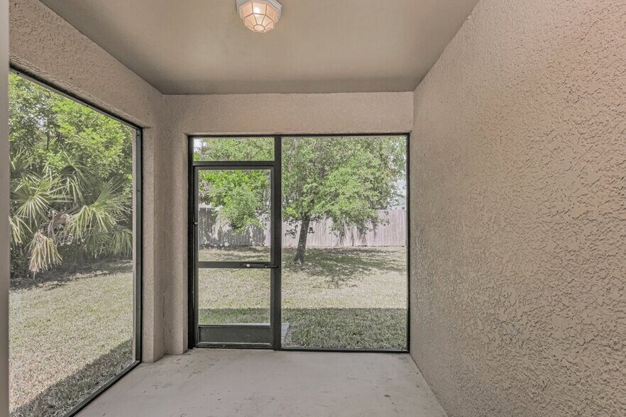 Building Photo - 203 NE 9th Ave