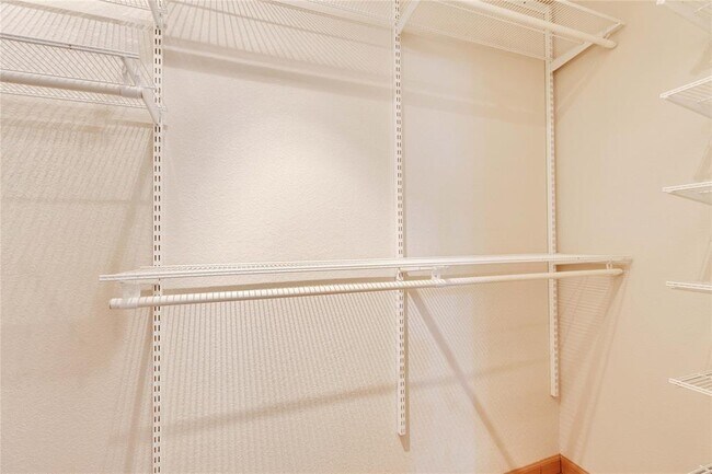 Building Photo - 2625 Gate Ridge Dr