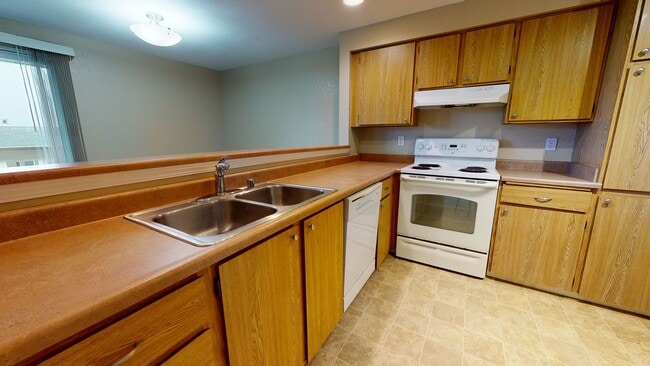 Building Photo - 2 Bedroom Condo in Sunn Fjord - Community Amenities Incl. - Available 5/15