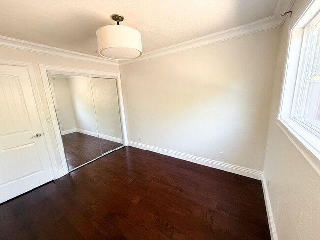 Building Photo - Wow! What a Great Home! Available Now!