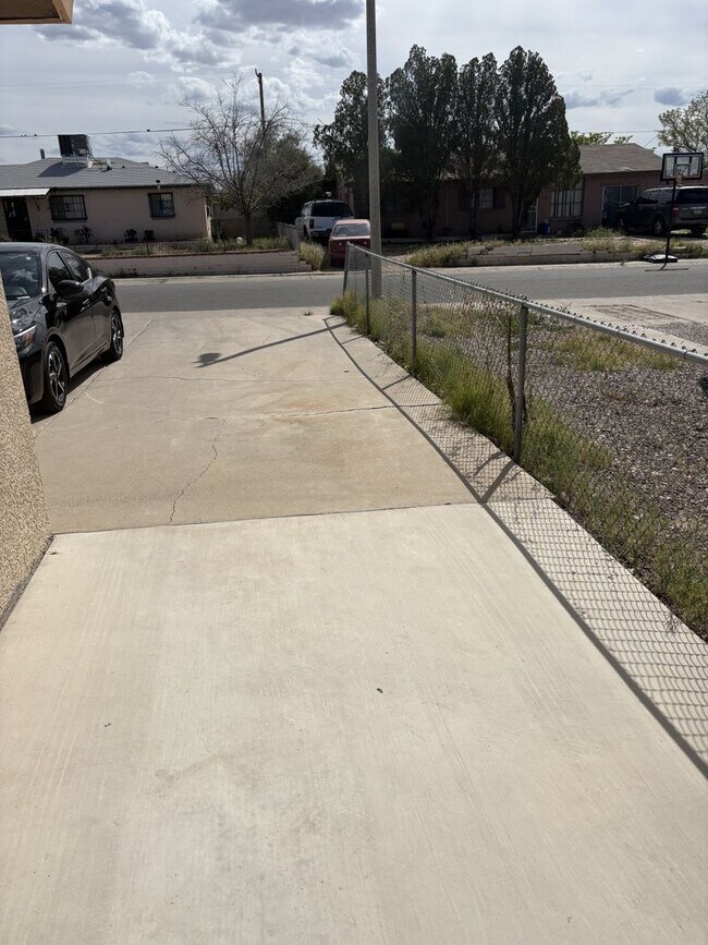 Building Photo - Beautiful furnished studio apartment