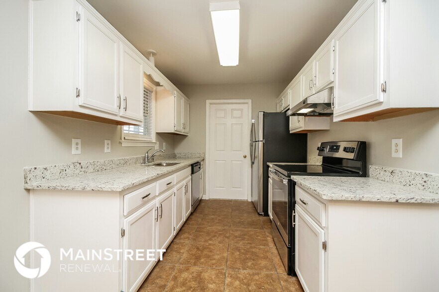 Building Photo - 2861 Sutherland Dr