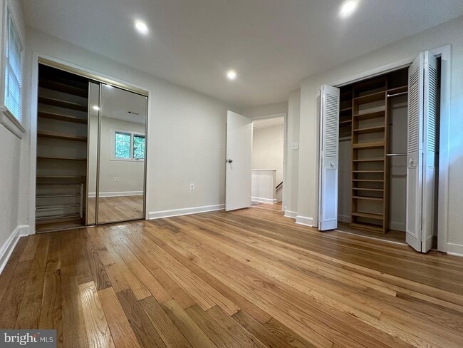 Building Photo - 411 Hampton Ct