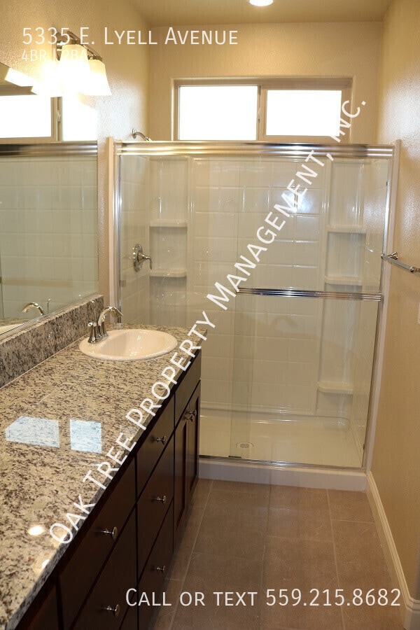 Building Photo - 5335 E Lyell Ave