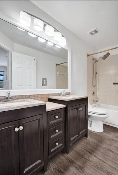 Building Photo - 3911 Shoma Dr