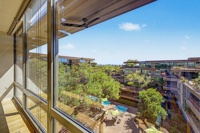 Building Photo - 7151 E Rancho Vista Dr