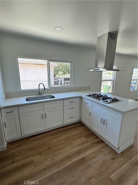 Building Photo - 924 E Lanzit Ave