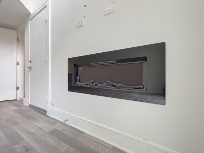 Building Photo - 949 W Grace St