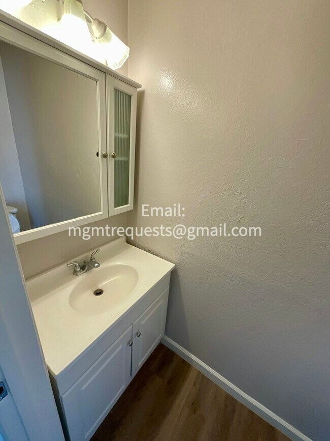 Building Photo - 16830 Village Ln