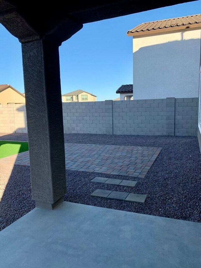Building Photo - Home in Litchfield Park at Canyon Views! 5bd 3ba! Mountain Views!