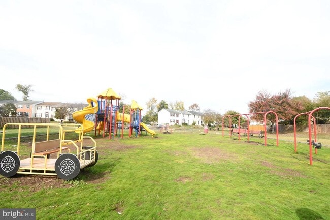 Building Photo - 8635 Union Pl