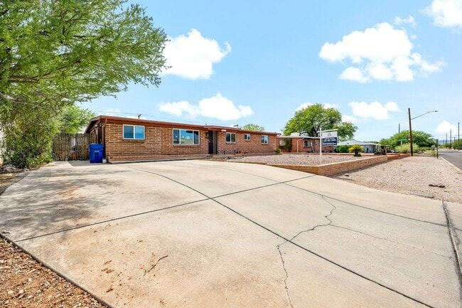 Building Photo - PRELEASE August 2026! Spacious 4-Bedroom Home Near UA & Banner Health!