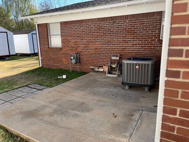 Building Photo - 3 Bed 1.5 Bath Home