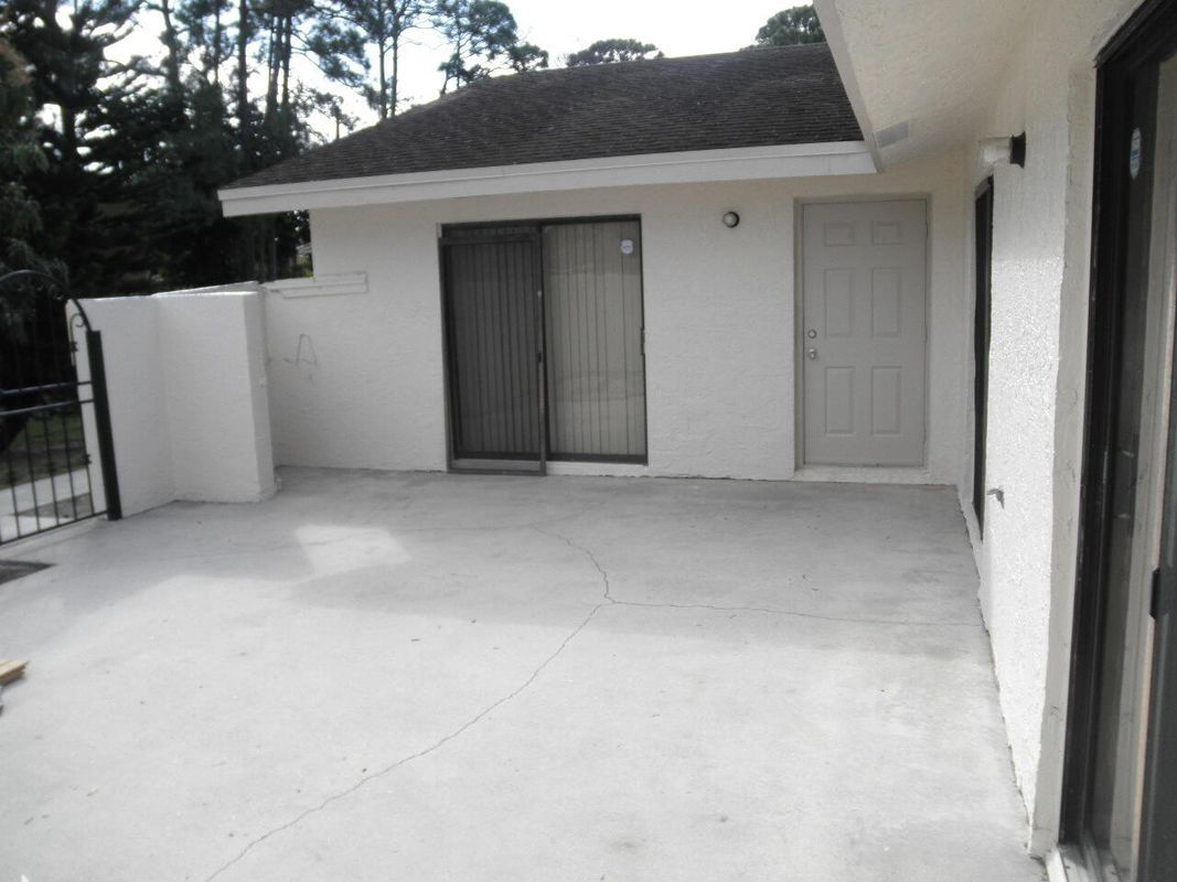 Building Photo - 4950 Cherry Rd