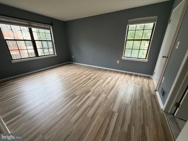 Building Photo - 8 Joyner Ct