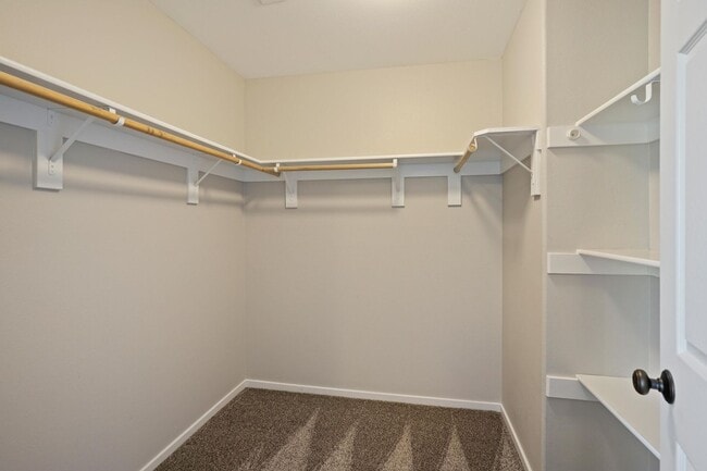 Building Photo - Huge home, recent upgrades!  Like new!