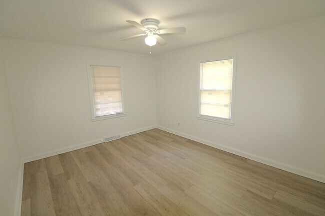 Building Photo - Cozy Remodeled Bungalow