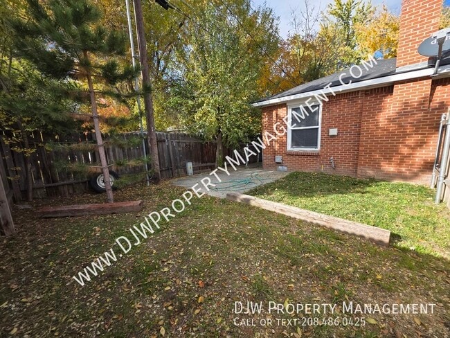 Building Photo - 2015 S Denver Ave