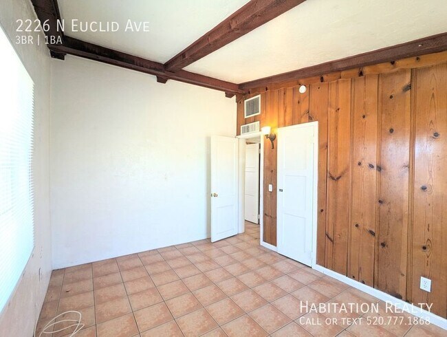 Building Photo - 2226 N Euclid Ave